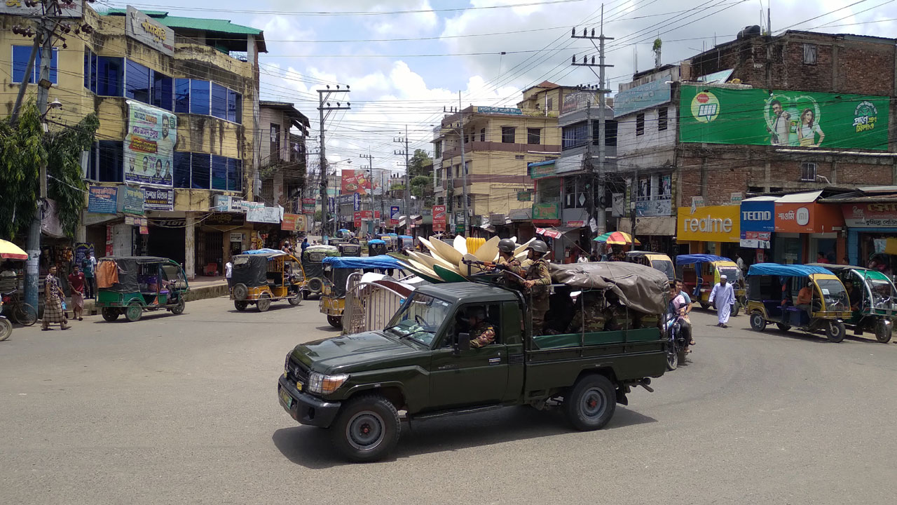 খাগড়াছড়ি উত্তাল: সড়ক অবরোধ, সেনা মোতায়েন, ১৪৪ ধারা