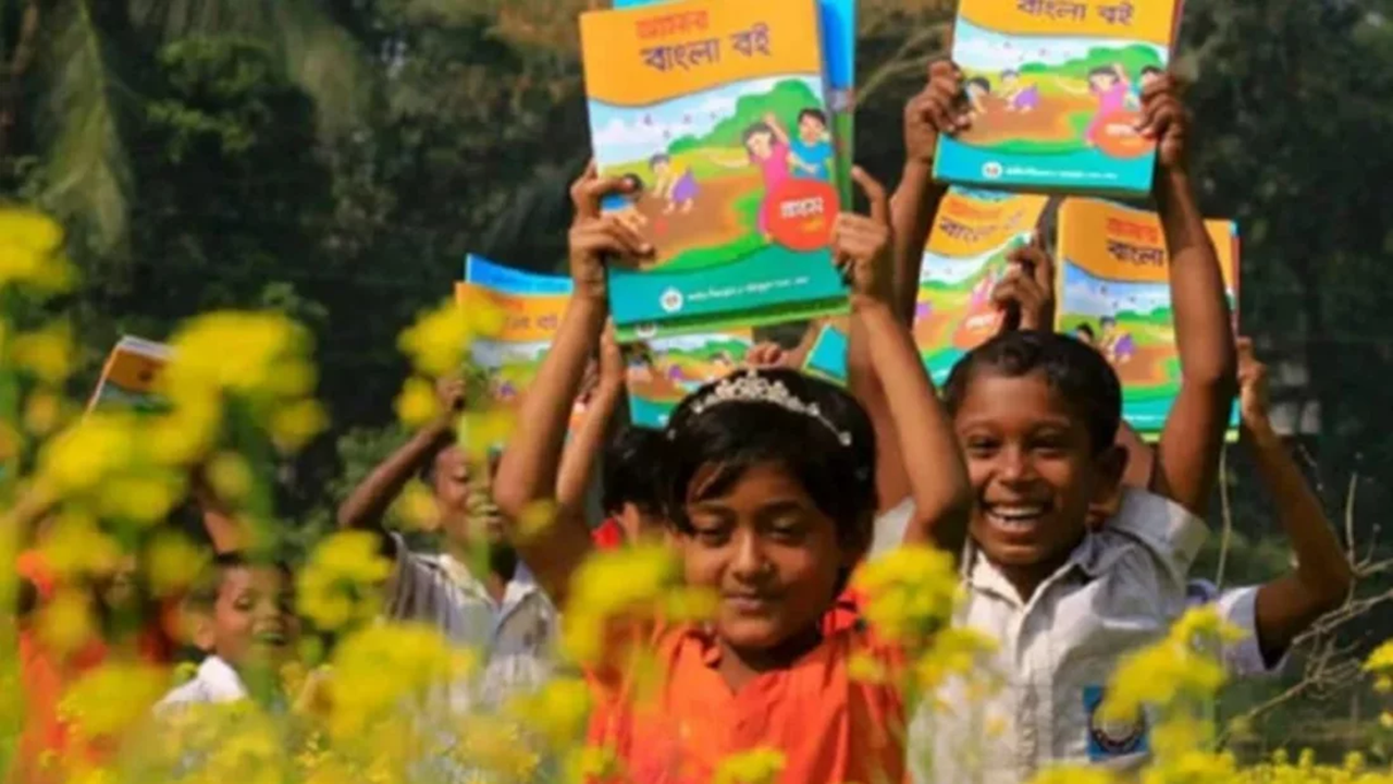 বছরের শুরুতে বই সংকট ভোগান্তিতে শিক্ষার্থীরা