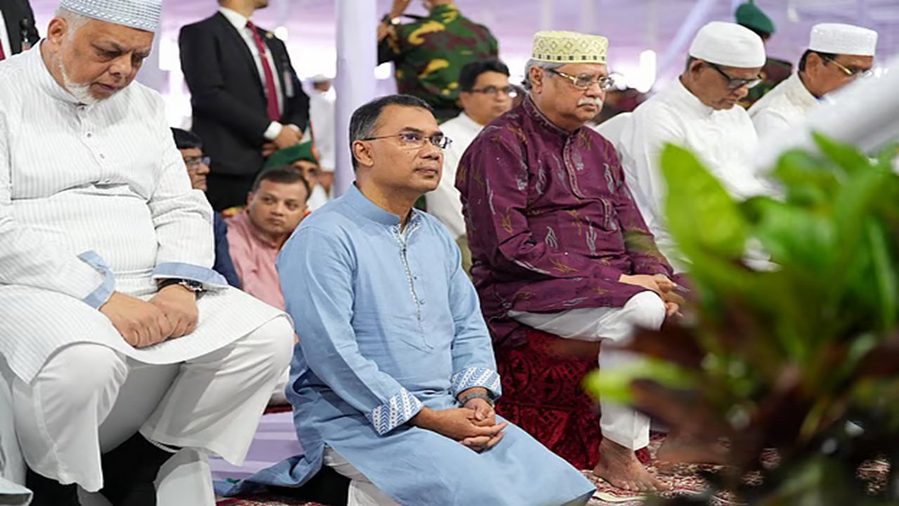 ঈদের প্রধান জামাত অনুষ্ঠিত, অংশ নেন রাষ্ট্রপতি ও প্রধানমন্ত্রী