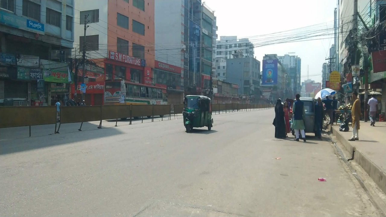 ঈদের ছুটিতে ফাঁকা ঢাকা, নেই যানজট নেই কোলাহল