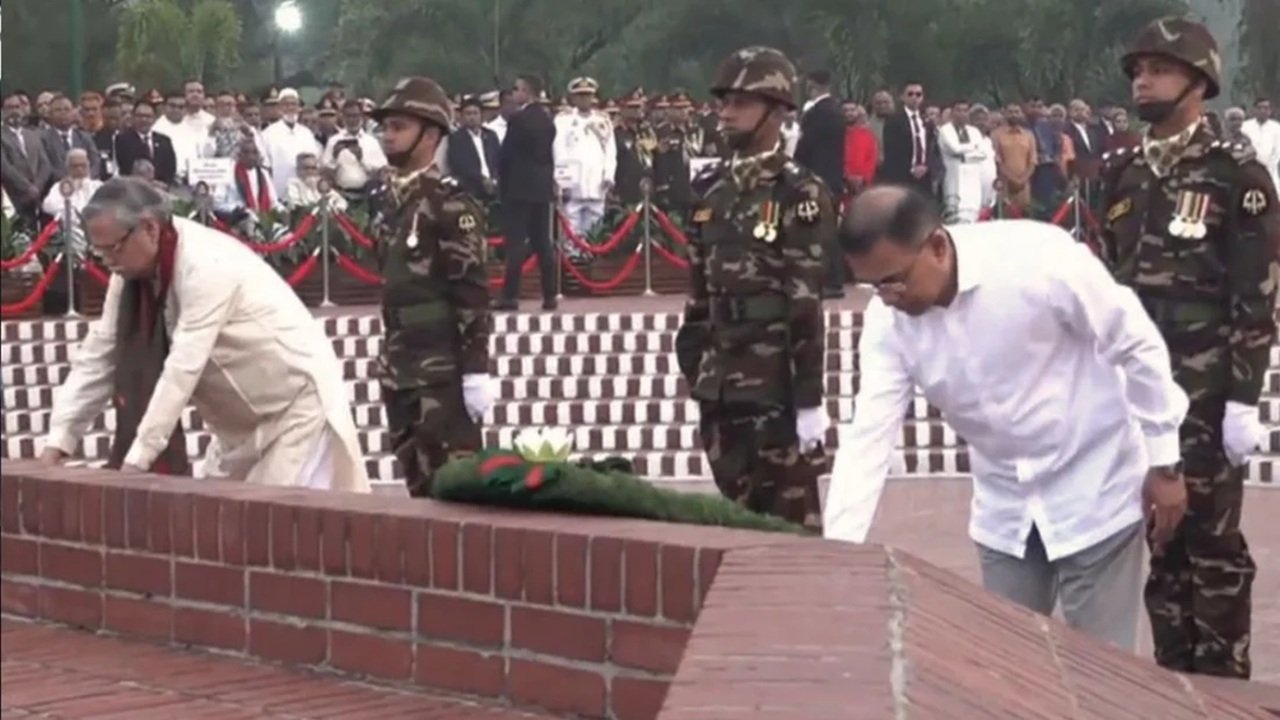 স্বাধীনতা দিবসে স্মৃতিসৌধে রাষ্ট্রপতি ও প্রধানমন্ত্রীর শ্রদ্ধা