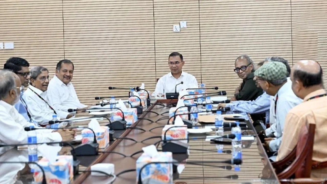 প্রধানমন্ত্রীর সঙ্গে বৈঠকে দেশের শীর্ষ সম্পাদকরা