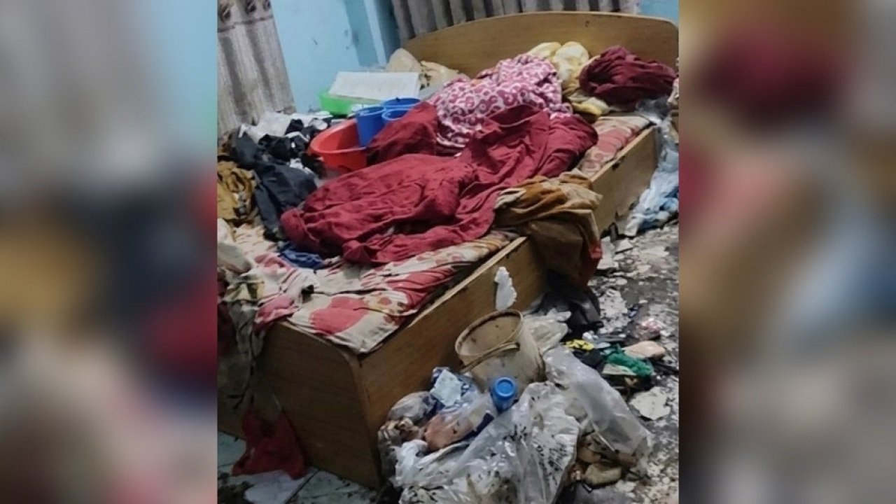 মায়ের মরদেহে পচন, খোঁজ নিল না সন্তানেরা