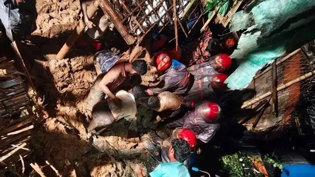 টানা বৃষ্টিতে বিপর্যস্ত কক্সবাজার, মৃত্যু ১১, প্লাবিত ১০ উপজেলা
