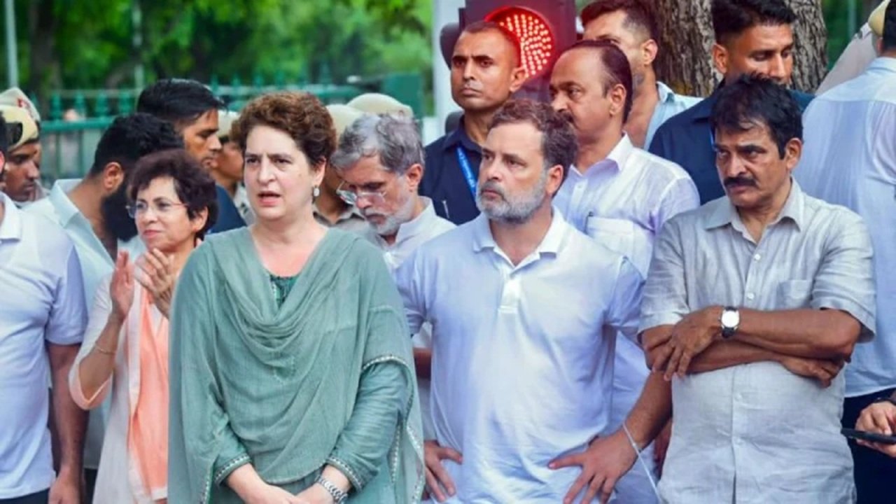 শিক্ষার্থী বিক্ষোভে উত্তাল ভারত, পাঁচ দাবি রাহুলের